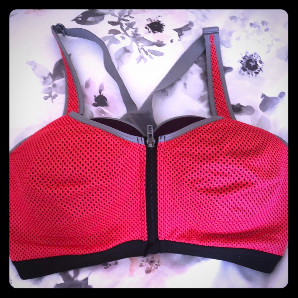 NWOT Victoria Secret sport. Sports bra 38DD